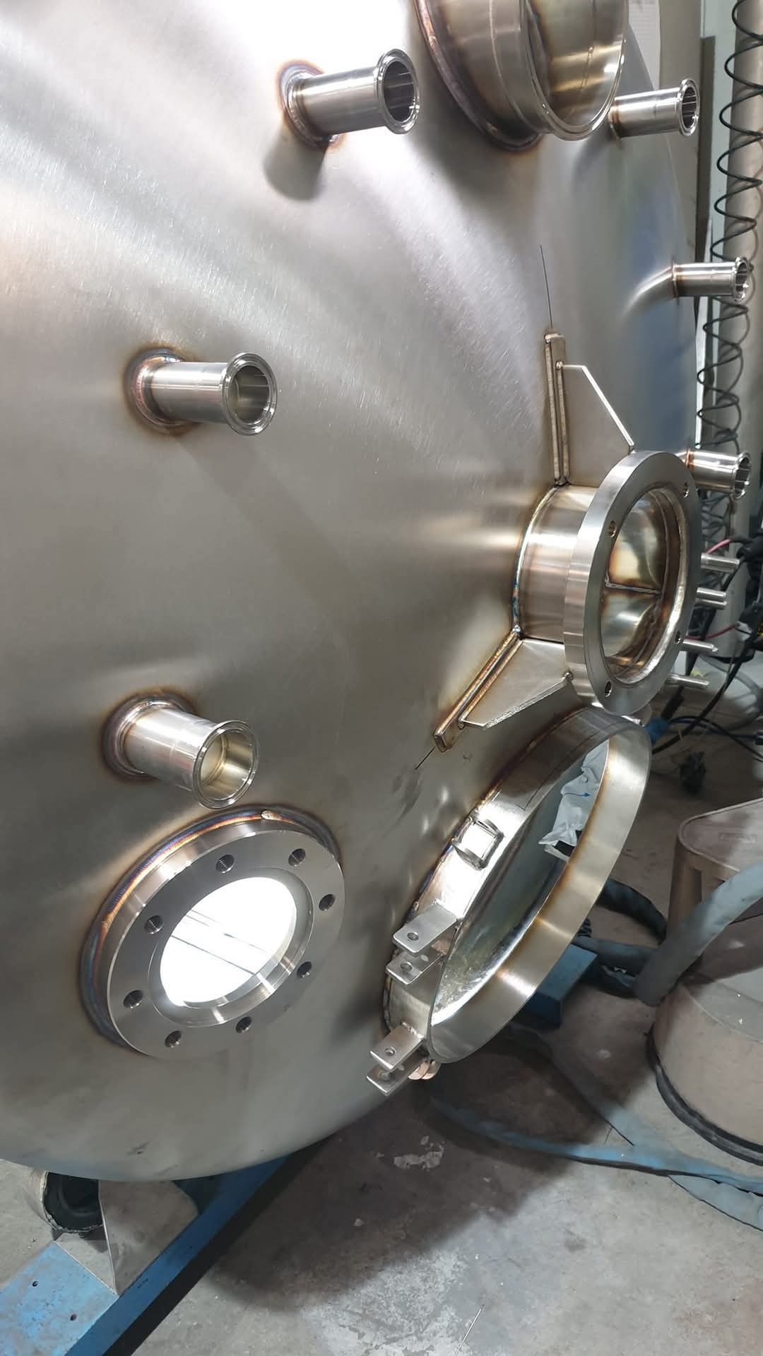 Structure en inox finie et polie